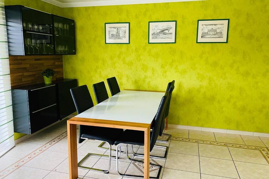 Grosses 4 Zimmer Apartment Naehe Messe Hannover Bagian luar foto