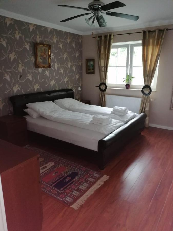 Grosses 4 Zimmer Apartment Naehe Messe Hannover Bagian luar foto