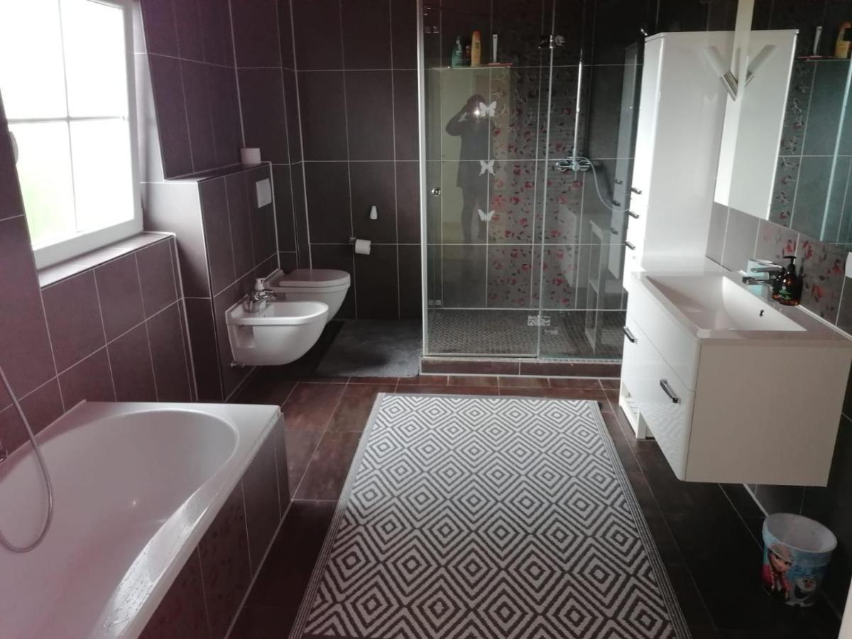 Grosses 4 Zimmer Apartment Naehe Messe Hannover Bagian luar foto